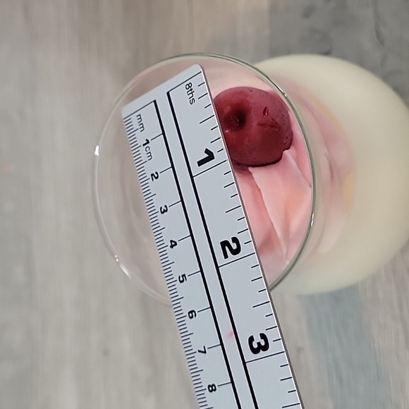 Pina Colada Daiquiri Candle with whipcream & cherry - Picture 5 of 5